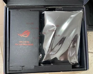 Carte mère ASUS ROG STRIX X570-E GAMING WIFI II AMD Ryzen 5000/4000/3000 CPU - Photo 1/4