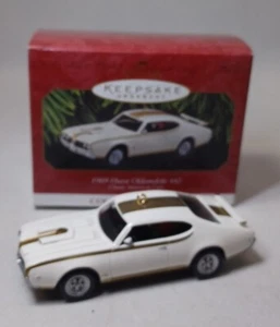 Hallmark Keepsake Ornament 1969 Hurst Oldsmobile 442 autos clásicos estadounidenses séptimo - Imagen 1 de 7