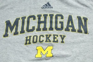 Camiseta adidas de hockey de los Wolverines de la Universidad de Michigan - Imagen 1 de 3