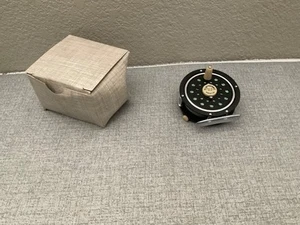 Vintage Used Medalist 1494 vintage fly reel. w/box - Picture 1 of 9
