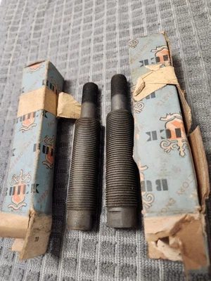 PAIR NOS GM 1309847 1939 BUICK  SPECIAL & CENTURY TORQUE BALL MOUNTING STUDS - Image 1 of 2