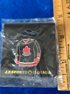 Team Canada International Ice Hockey black Jersey 2002 Logo IIHF Lapel Pin - Picture 1 of 3