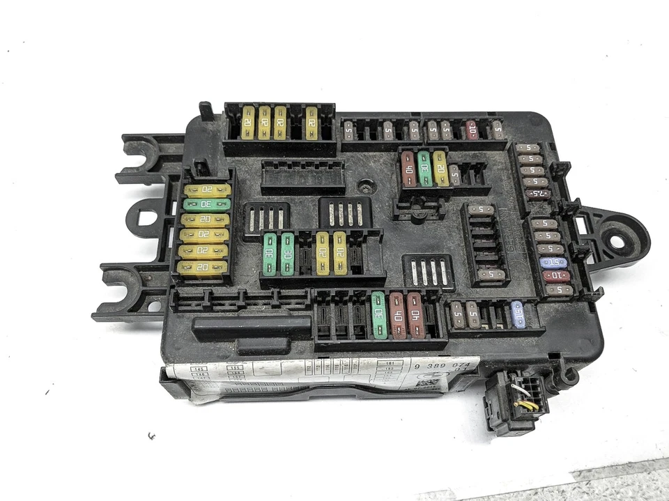 BMW 320I 2016 cabina interior fusibles y relé caja de conexiones 61-14-9-389-070 Foto 1 de 4