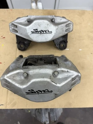 Toyota MK4 SUPRA 1993-1998 3,0 L turbo nuevas pinzas de freno traseras originales OEM Foto 1 de 3