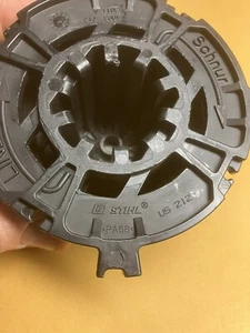 Carrete de cabezal de tope de recortadora STIHL 40037133011 GENUINO para corte automático 40-2 30-2 GRATIS SH. - Imagen 1 de 6