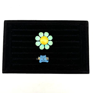 Lot of 2 Vintage 70s Girls Hair Barrettes Plastic Kittens Metal Daisy - Picture 1 of 9