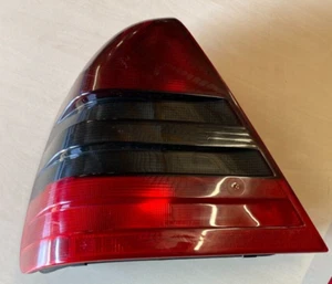 Mercedes W202 Rücklicht 2028203564 links ULO dunkel rauchgrau - Bild 1 von 6