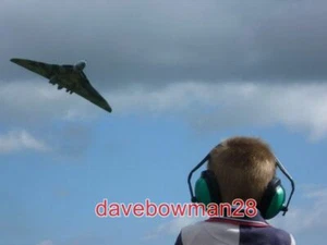 PHOTO SEEING HIS FIRST VULCAN 2010 - Picture 1 of 1