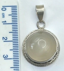 Beautiful 925 St. Silver 3.5x2 CMS Pendant, with Round Shape Greyish Moonstone - Picture 1 of 5