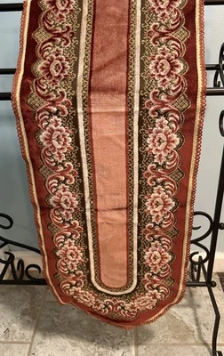 Tapiz de mesa ovalado vintage Ninaco Verona Bélgica bordado 46 x 13 pulgadas Foto 1 de 4