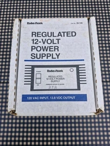Alimentatore 12V Regolato Radio Shack Cat. n. 22-120B NOS nuovo vecchio stock - Foto 1 di 9