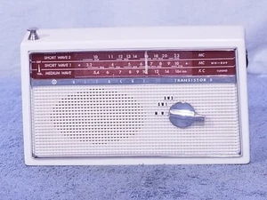 Radio Hitachi WH-859 8 transistor revisionata pulita ottima lunga conservazione JP - Foto 1 di 9