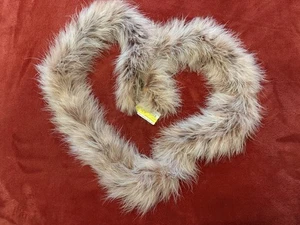 Zapatilla de Hombro Boa Pluma de Avestruz Nueva con Etiquetas Tostada/Marrón Suave De Lujo 4 Pies de Largo - Imagen 1 de 2