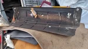 Mercedes W108 Abschirmblech Auspuff hinten am Tank - Bild 1 von 3