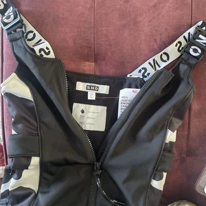 Ladies Ski Suit Size 8 New With Tags - Picture 1 of 12