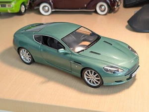 150137322 Aston Martin DB9 Coupe Green Minichamps 1/18 - Picture 1 of 17