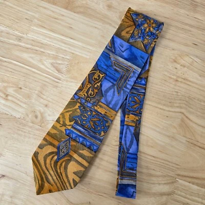 复古 Repvbblica 真丝尖领带 56 英寸蓝色金色几何图案 1990 年代意大利制造 — 第 1/4 张图片