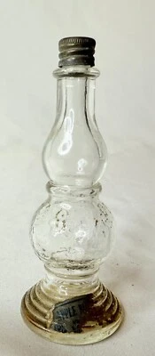 Botella de perfume colonia de vidrio transparente pequeña vintage con tapa de metal de latón de 3,25" de alto Foto 1 de 4