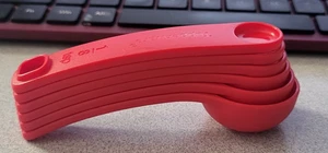 Tupperware Messlöffel 6er Set rot Stapellöffel NEU - Bild 1 von 2