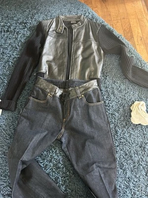 Chaqueta/pantalón para mujer Fubu negro con ribete de cuero suave Foto 1 de 4