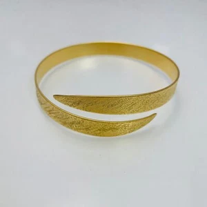 Zozi Greek Goddess Upper Arm Bracelet Matte Gold Size M - Picture 1 of 5