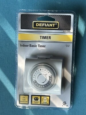NEW DEFIANT 1875-Watt 15 Amp 24-Hour Indoor Plug-In Mechanical Timer in White - Image 1 of 2