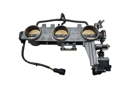 TRIUMPH SPEED TRIPLE 1050 2005 2007 CORPO FARFALLATO ORIGINALE T1240560 Foto 1 de 4