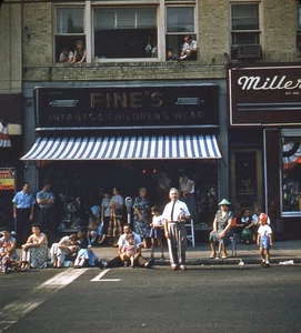 Vintage Stereo Realist Foto 3D Dia PARADE Fine's Säuglinge und Kinderkleidung - Bild 1 von 2