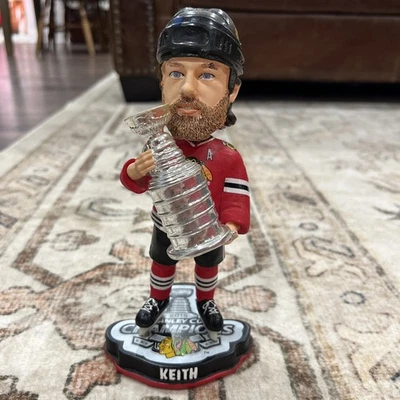 ЧЕМПИОНЫ КУБКА СТАНЛИ 2015 DUNCAN KEITH CHICAGO BLACKHAWKS BOBBLEHEAD LE 2015 - Изображение 1 из 4