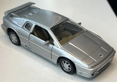 MOTOR PULL-BACK MAISTO LOTUS ESPRIT (X180) PLATA 1988-94 METAL FUNDIDO 1:38 Foto 1 de 4
