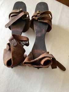 Antiguo par de patines de madera y cuero “The Raymond” - Imagen 1 de 11