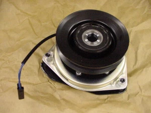 JOHN DEERE Genuine OEM PTO Clutch AM133209 325 GX325 GX335 GX345 New - Picture 1 of 2