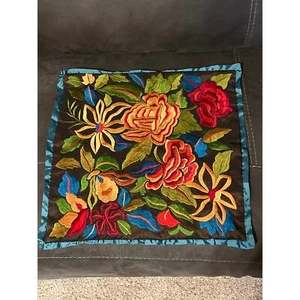 Pier 1 Imports Linen Blend Embroidered Floral Applique Accent Decorative Pillow - Picture 1 of 9