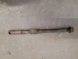 KAWASAKI Z750 LTD WHEEL SPINDLE  REF T - Bild 1 von 1