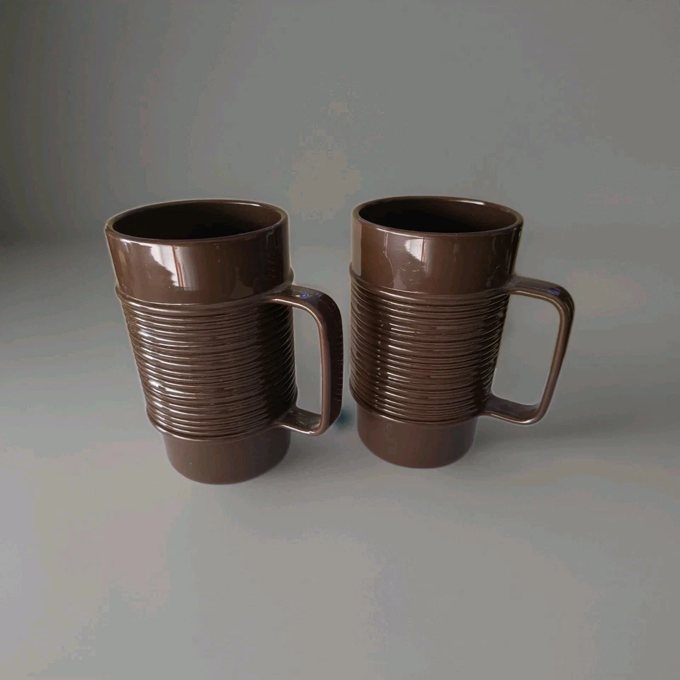 Rubbermaid Brown 5" Stackable Cups with Handles (Set of 2) - Vintage (3829) - Image 1 of 3