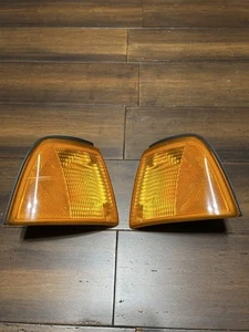 Genuine Audi Amber Corner Lights Parking Lamps PAIR fits 1988-1995 AUDI 80 90 - Picture 1 of 10