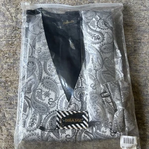 NEW Men’s Silver Paisley Vest, Tie, Bow Tie & Tie Clip Set Size S Dibangu - Picture 1 of 5