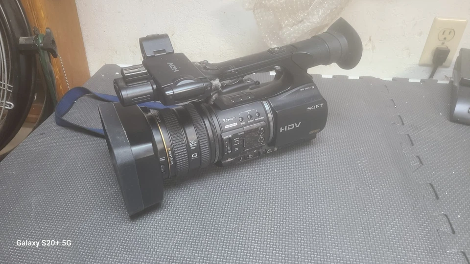 Sony HVR-Z5U DVCAM HDV Video Camera Camcorder - Image 1 of 4