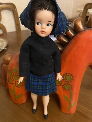 BAMBOLA MINI SINDY PEDIGREE 1965 ABITO ORIGINALE - Immagine 1 di 4