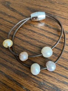 LEATHER AND PEARLS Magnetic Bracelet with 5 10mm Freshwater Pearls - Picture 1 of 5