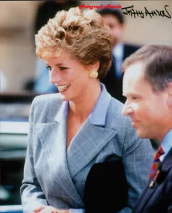 JEFFREY ARCHER Prinzessin Diana signiert Original signiert 8x10 Foto COA - Bild 1 von 1