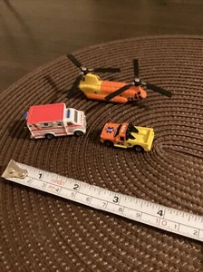 1997 Mattel Hot Wheels Military CH-47 Chinook Helicopter Medical Truck Lot Mini - Picture 1 of 6