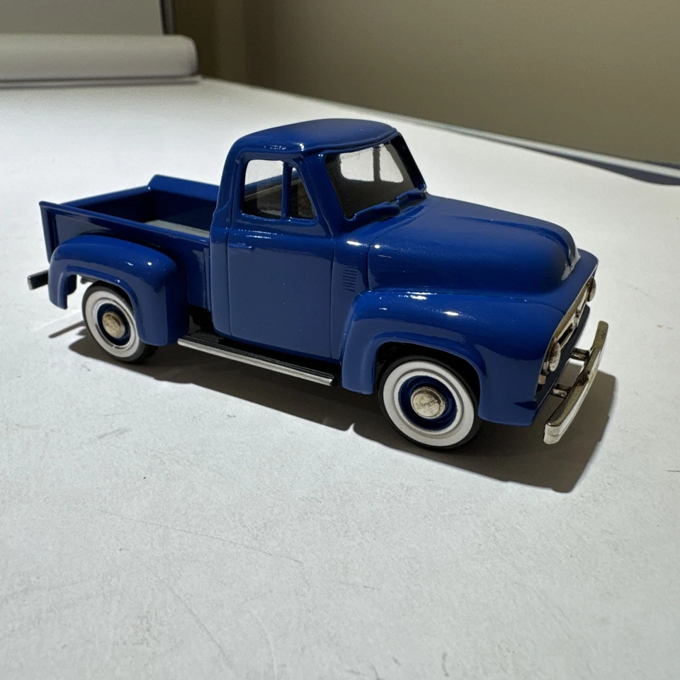 Camioneta Ford F-100 1953 escala 1/43 Durham - modelo diecast azul Foto 1 de 4