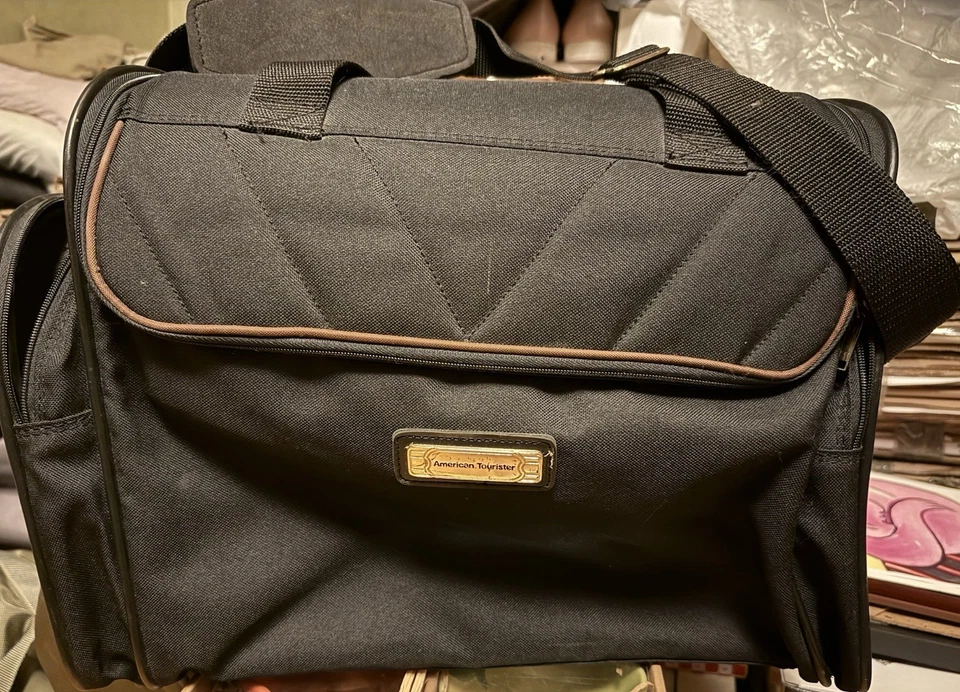 Estojo de beleza American Tourister feito em Taiwan preto usado, algumas marcas - Imagem 1 de 4