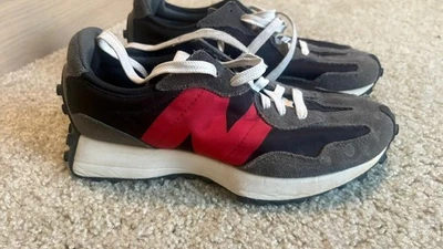 New Balance 327 Negro Rojo - MS327FF talla 6.5 Foto 1 de 4