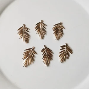 6 un. dijes de hojas de banana para joyería de collar/pulsera 2 colores elegidos - Imagen 1 de 6