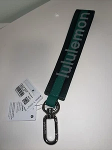 New lululemon never lost keychain Word mark Green NWT Lgyg/casg/wht - Picture 1 of 2