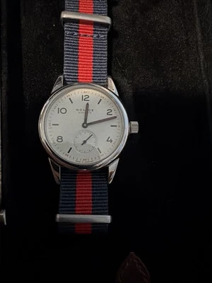 Nomos Glashutte Club acero cuerda manual, parte posterior de exposición rara Foto 1 de 4