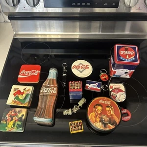 Collezione Coca Cola A Cola, Portachiavi, Lattine, Sottobicchieri, Treno - Foto 1 di 6