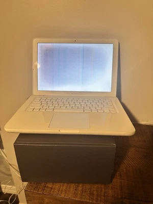 Apple MacBook White MC207LL/A  2009  Screen Is Broken  Powers On Cord Incl - Image 1 of 4